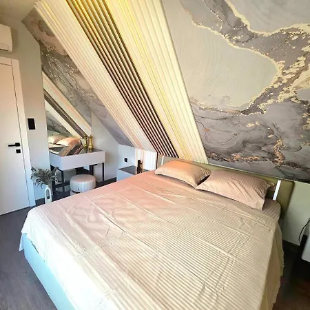 Apartment Luxury Skylight Loft & Terrace Center